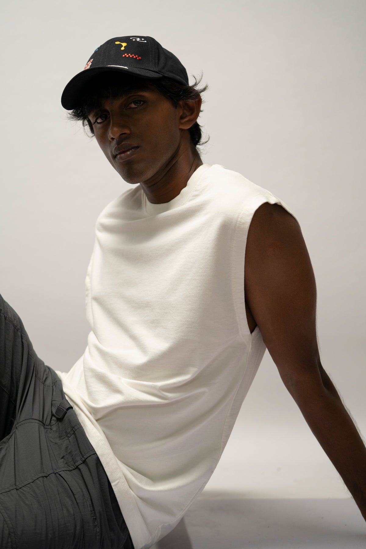 SLEEVELESS T SHIRT